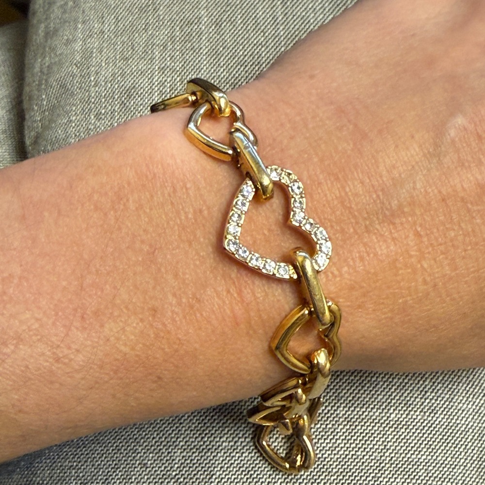 Avon Vintage Gold Tone Heart Link Bracelet Pave Crystal Accent 7.25 Inch